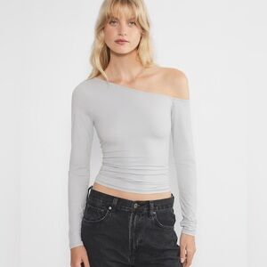 Wilfred Aritzia Brigette Longsleeve second skin one-shoulder longlseeve NWT